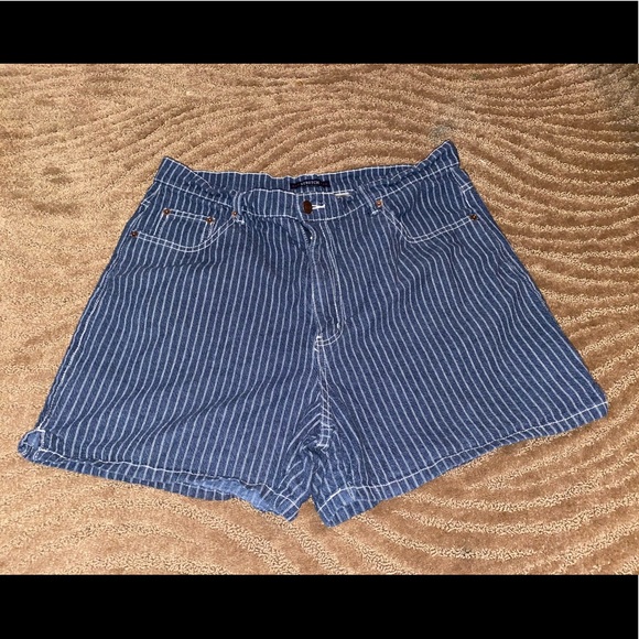 vintage Bill Blass pinstripe shorts - Picture 2 of 3